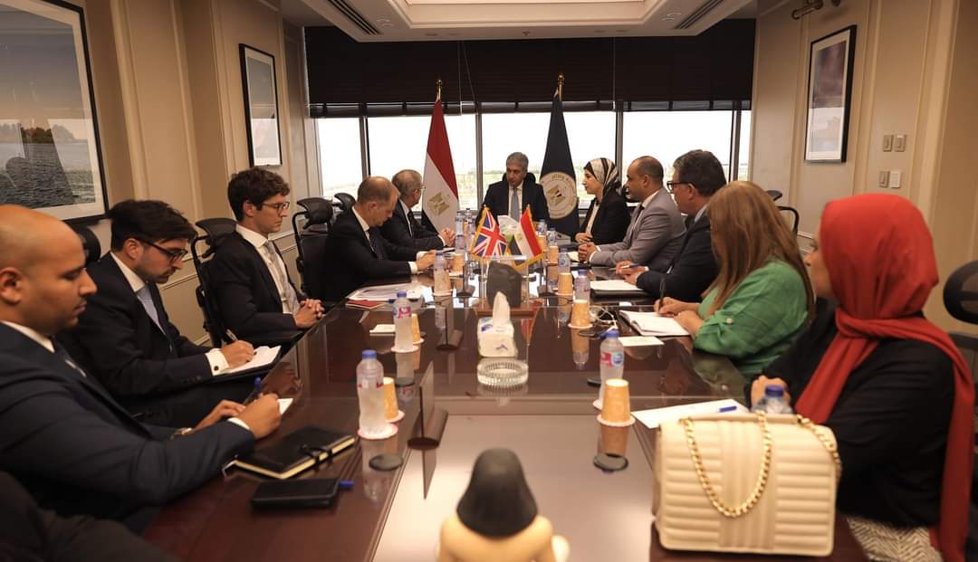  ⁠وزير السياحة يبحث مع المبعوث التجارى البريطاني لأفريقيا فرص الاستثمار السياحى