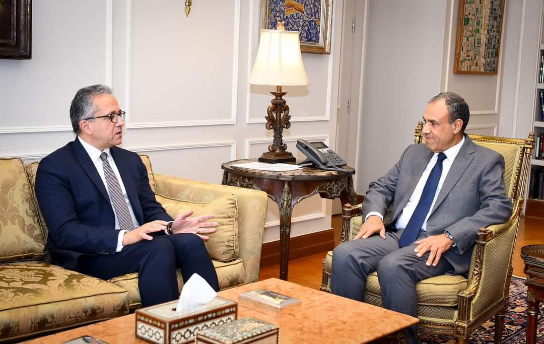 وزير الخارجية والهجرة وشئون المصريين في الخارج يستقبل مرشح مصر لمنصب مدير عام منظمة "اليونسكو" - الخبر لايف