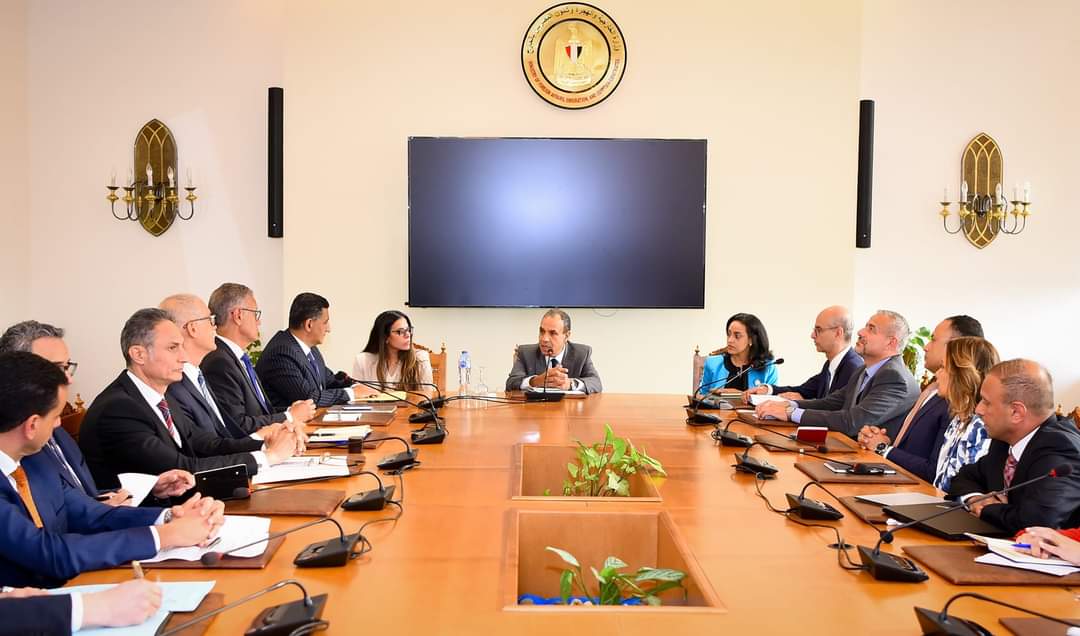 وزير الخارجية يجتمع بقيادات وأعضاء القطاع متعددة الأطراف والأمن الدولى
