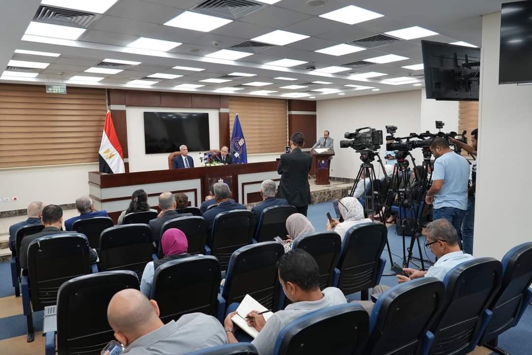رئيس هيئة الدواء المصرية : بدأنا توطين 30 مادة غير فعالة تمثل أكثر من 60 ٪؜ من الفاتورة الاستيرادية