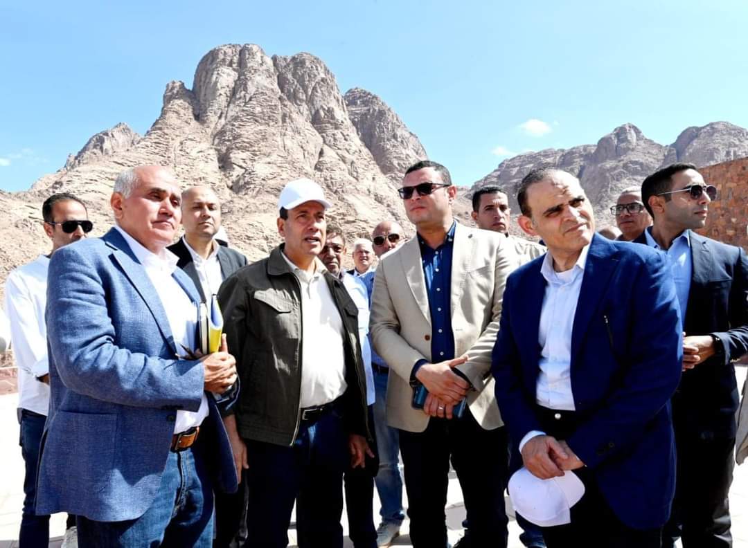 وزير الإسكان يتفقد المنتجع السياحى الجبلى والنزل البيئى بمشروع تطوير موقع التجلى الأعظم