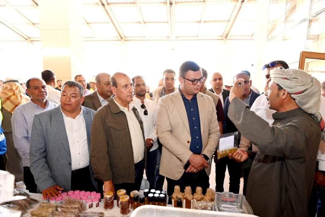 وزير الإسكان يتفقد ساحة ومبنى السلام والفندق الجبلى ومركز الزوار بموقع التجلى الأعظم