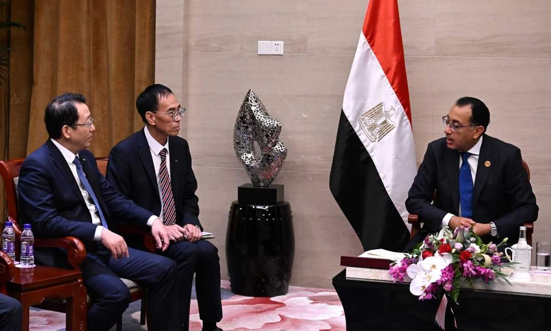 مدبولى يلتقى المدير العام لشركة GAC لصناعة السيارات