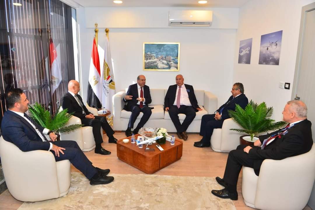 وزير الطيران يبحث مع نائب الرئيس التنفيذى لشركة إيرباص العالمية أوجه التعاون المشترك
