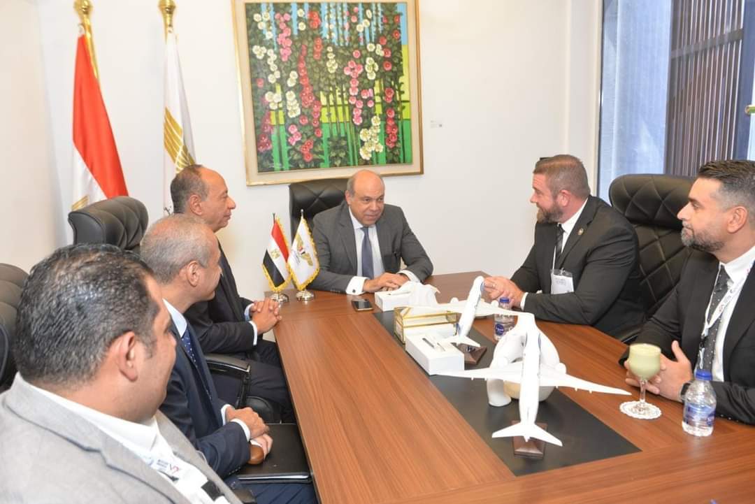 وزير الطيران يلتقى وفد إدارة أمن النقل الأمريكية (TSA)
