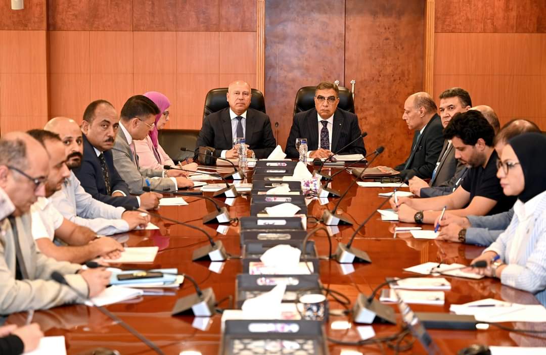 الوزير يبحث مع محافظ ومستثمرى الدقهلية تحديات ومشكلات المنطقة الصناعية بجمصة