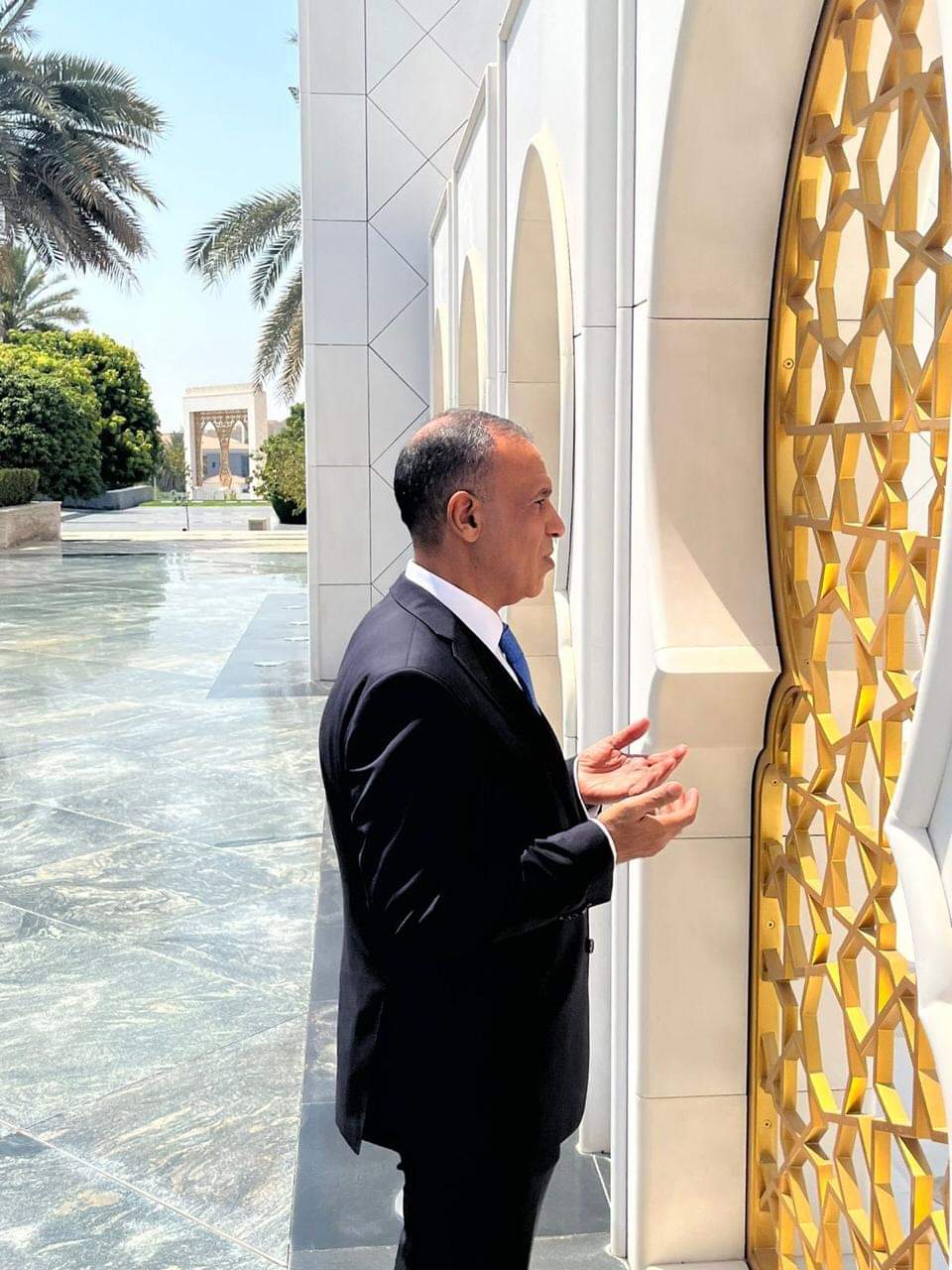 وزيرالخارجية يزور ضريح مؤسس دولة الإمارات  الشيخ زايد آل نهيان