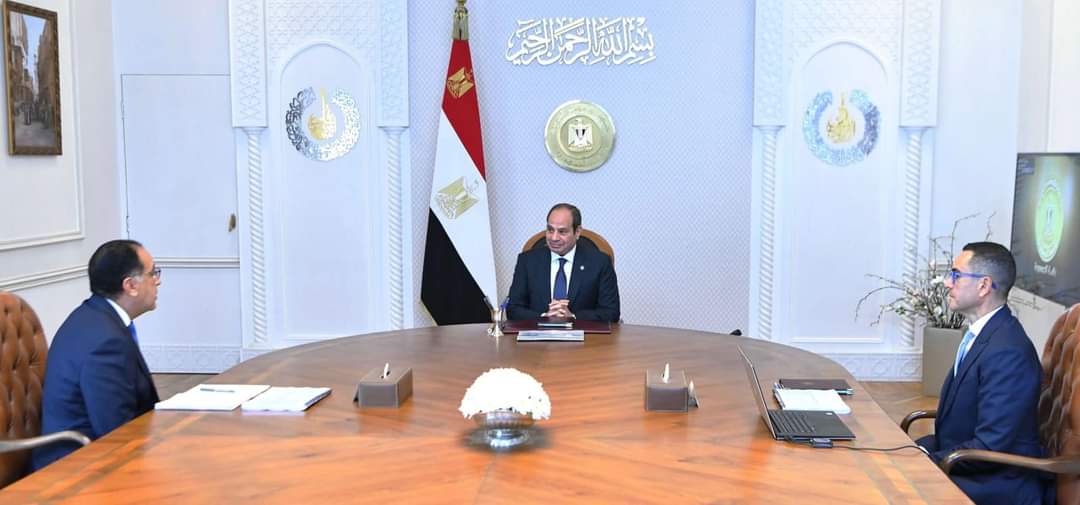 الرئيس يوجه بتوفير التسهيلات اللازمة لزيادة معدلات الاستثمار وتشجيع القطاع الخاص المصرى والأجنبى