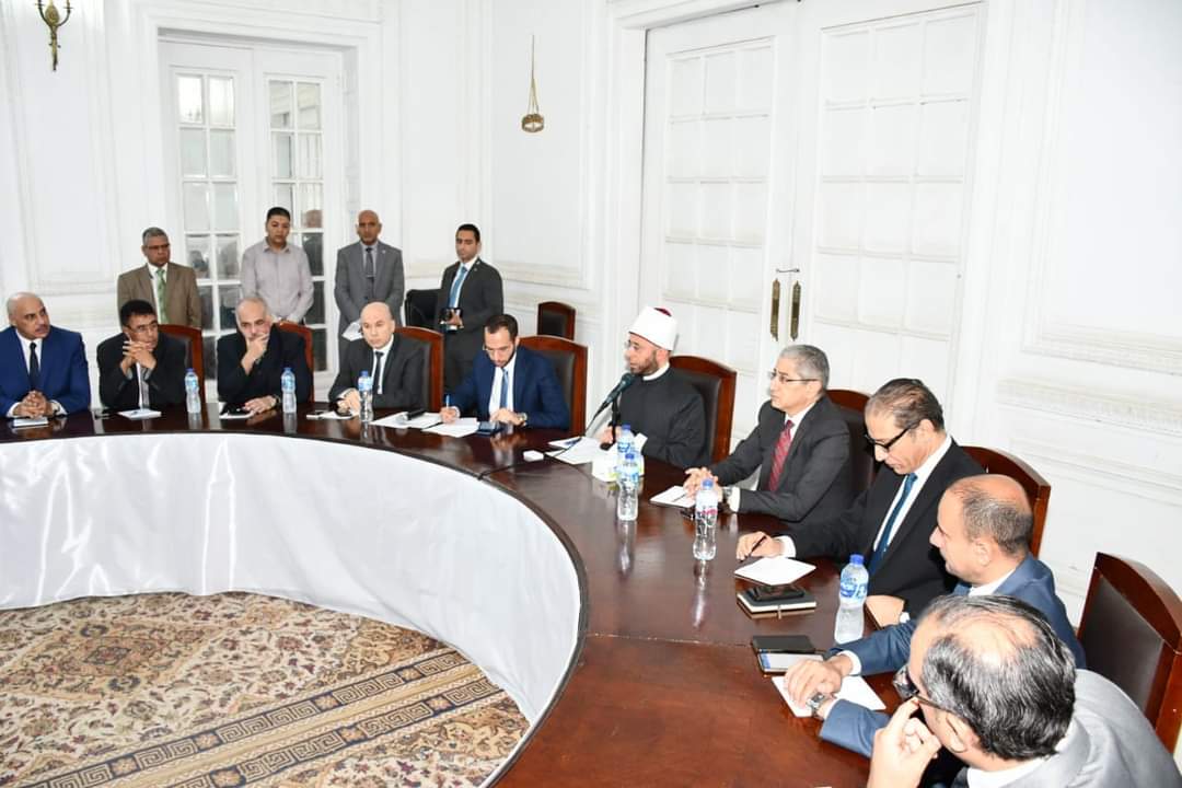 وزير الأوقاف يلتقى رؤساء تحرير الصحف والمواقع الإخبارية