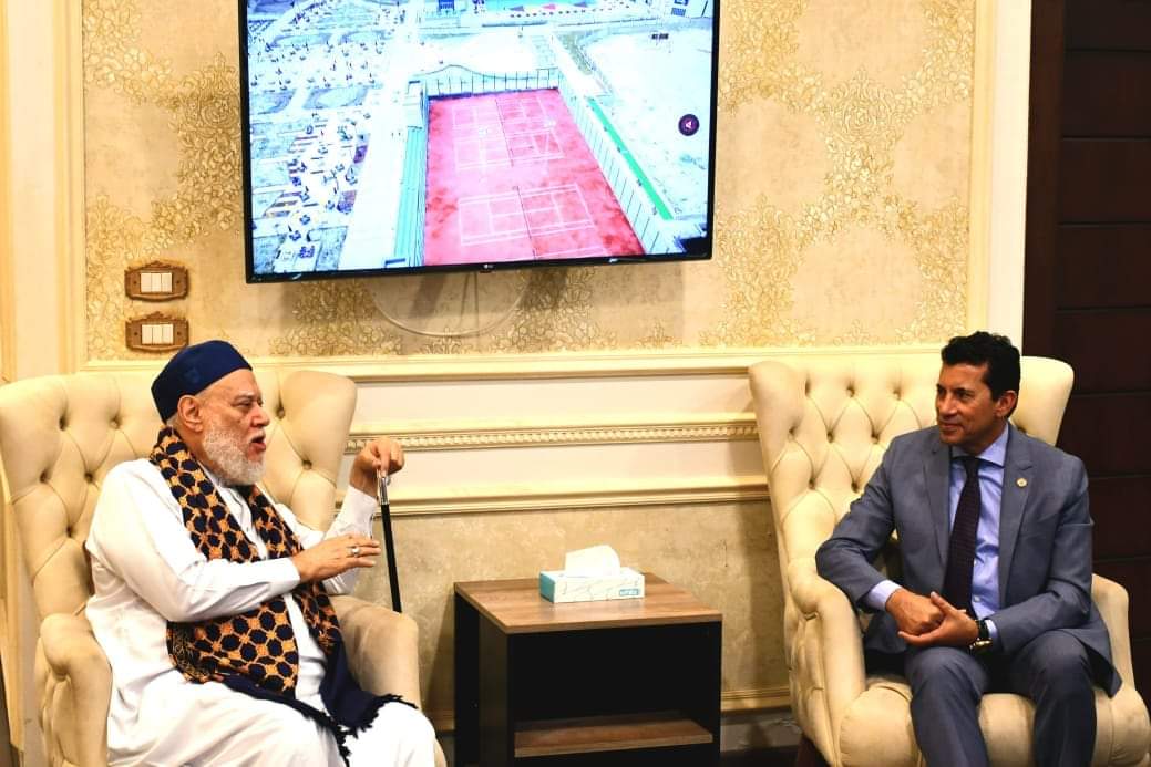 وزير الرياضة يبحث مع د. على جمعة إقامة معرض دائم للمؤسسة الصديقة