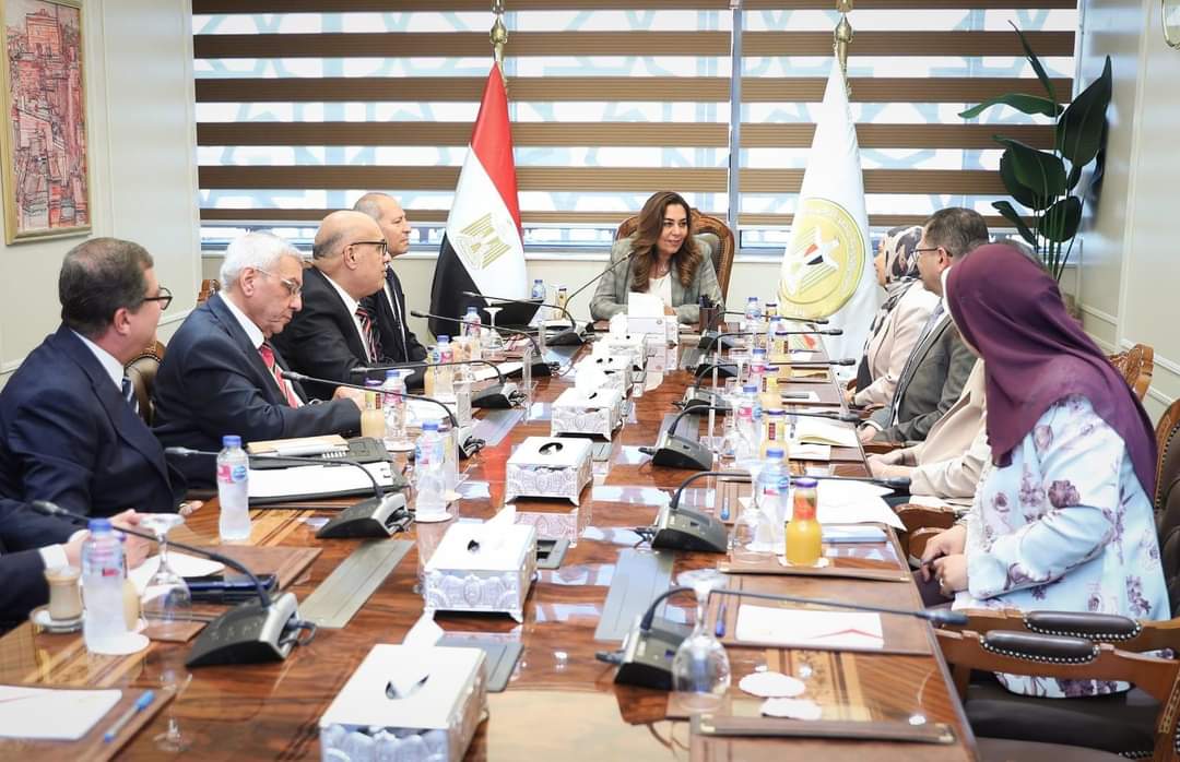 وزيرة التنمية المحلية تتابع مع محافظ القاهرة مقترح تطوير ورفع كفاءة شوارع الجوهري ويوسف نجيب والعسيلي بالعتبة