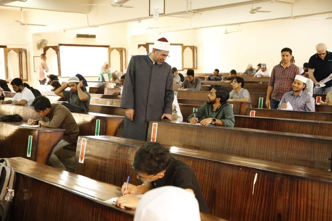 150 طالبًا وافدًا يؤدون اختبارات العقيدة بكلية أصول الدين