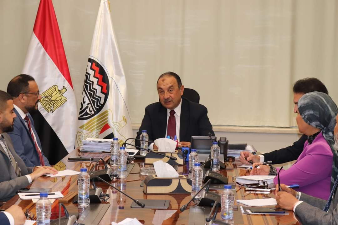 وزير قطاع الأعمال يلتقى مجلس إدارة جمعية مطوري القاهرة الجديدة والعاصمة الإدارية 