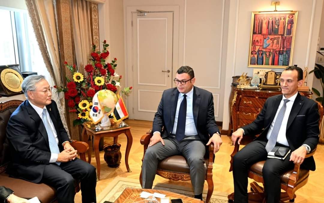 وزير الإسكان : دفع علاقات التعاون مع كوريا الجنوبية فى مجالات نقل المعرفة وتوطين الصناعة والاستثمار