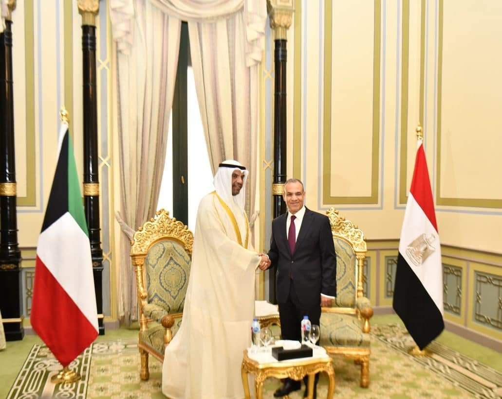 وزير الخارجية يبحث مع نظيره الكويتى التحديات الإقليمية والتعاون الثنائى