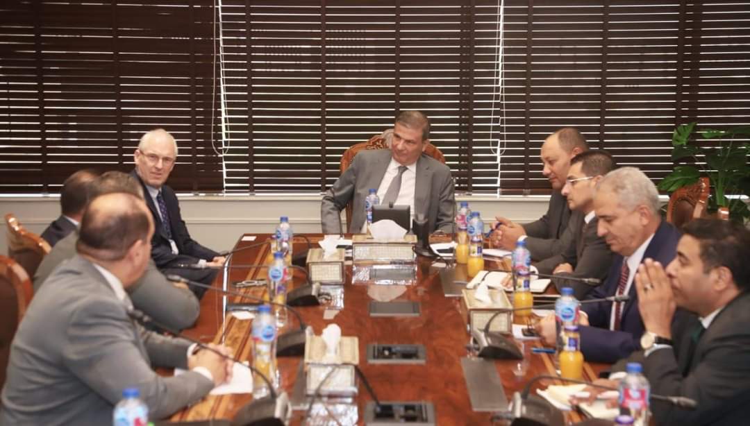وزير الزراعة يبحث مع إحدى كبريات الشركات العالمية لإنتاج وتصنيع الألبان تعزيز الاستثمارات ودعم صغار المزارعين