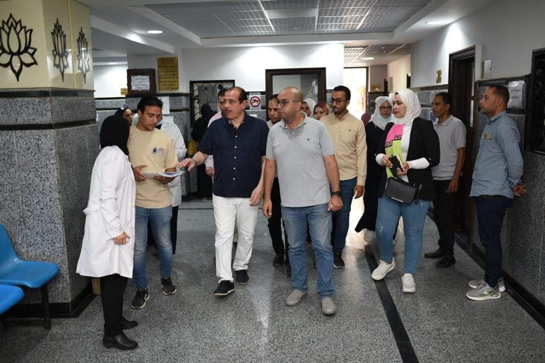 قنديل يجري جولة تفقدية مُوسعة بدمياط ويوجه تشغيل أحد أجهزة المعمل المشترك