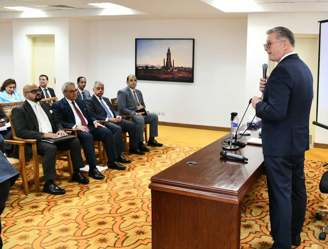 وزير البترول يستعرض فرص الاستثمار فى قطاع البترول والتعدين.. أمام سفراء مصر الجدد