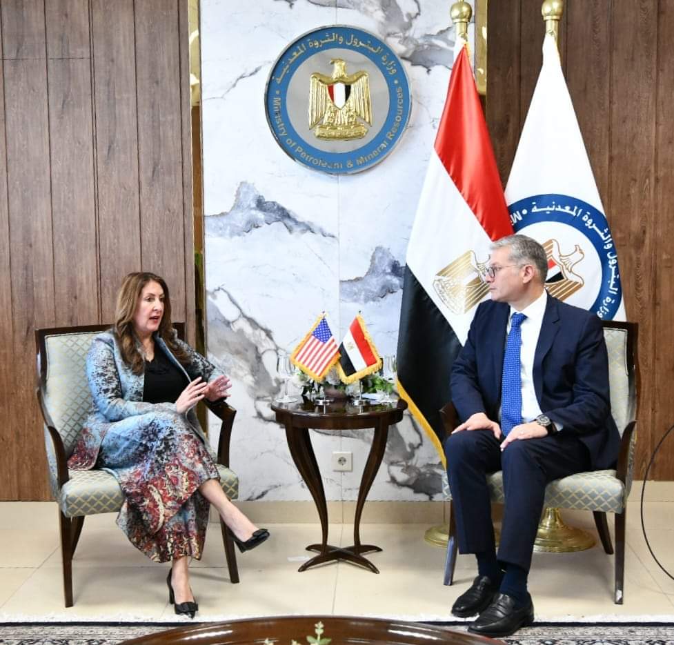 وزير البترول .. يلتقى السفيرة الأمريكية بالقاهرة 