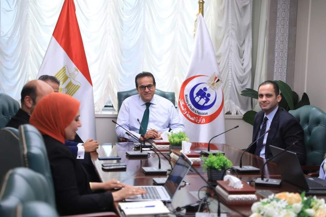 وزير الصحة يوجه بالتنسيق بين المبادرة الرئاسية «بداية جديدة لبناء الإنسان» وبرامج مؤسسة شباب القادة