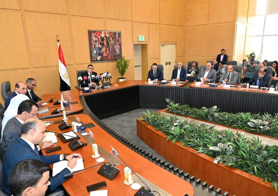 وزير الإسكان: خطة عمل مكثفة لإنهاء وتسليم الوحدات السكنية بمختلف أنواعها بالمدن الجديدة لحاجزيها 