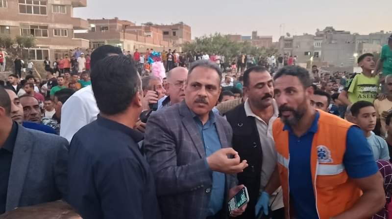 محافظ الشرقية فى مكان حادث تصادم قطارين بالزقازيق