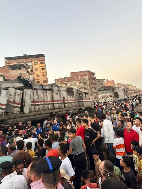 وزير النقل يُعاين آثار حادث تصادم القطارين بالزقازيق