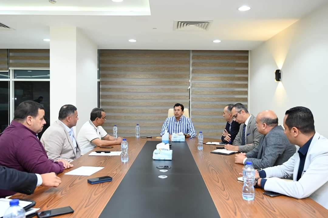 وزير الرياضة يبحث مع رؤساء أندية الإسماعيلي والمنصورة ومنتخب السويس زيادة مواردها المالية