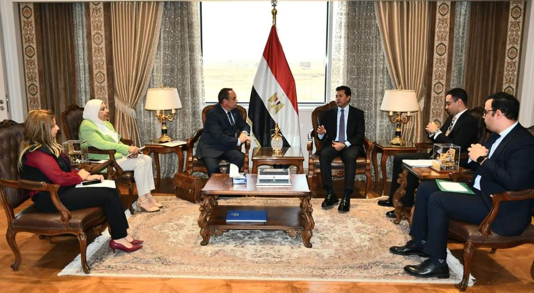 وزير الشباب والرياضة يبحث مع الممثل المقيم الجديد لمنظمة UNFPA آفاق التعاون المستقبلى