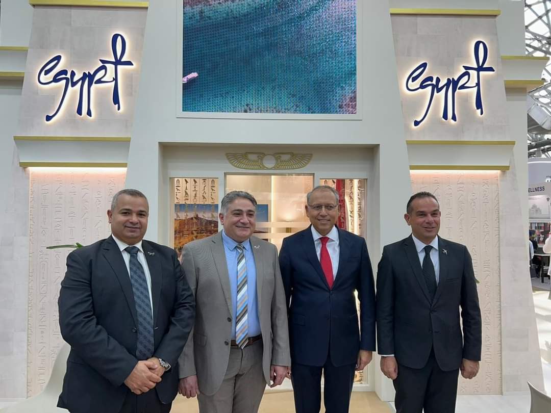 السفير المصري في موسكو يتفقد معرض ليسور leisure السياحى