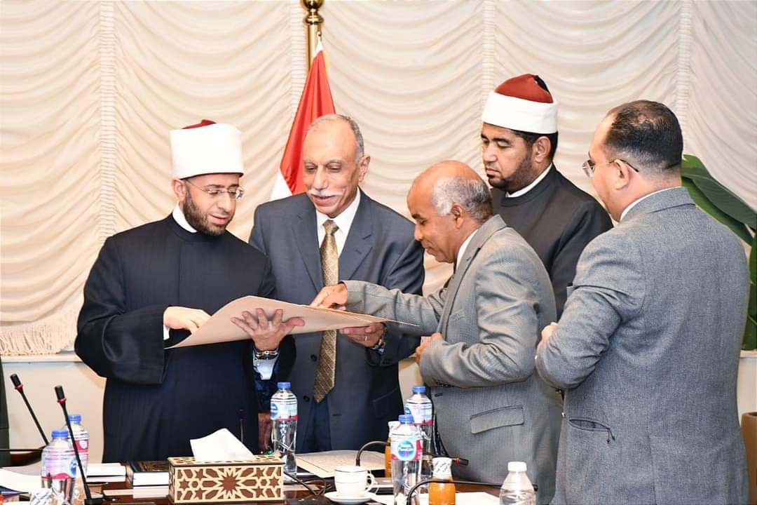 وزير الأوقاف يبحث مع مؤسسة الشمرلى إصدار الطبعة الثانية من مصحف مصر 