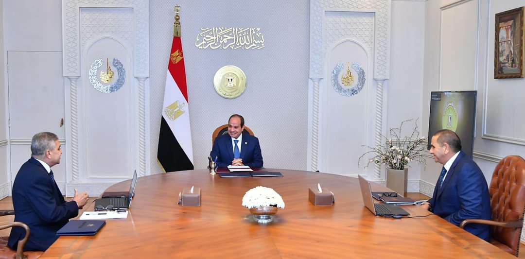 الرئيس يطمئن على حركة الملاحة بقناة السويس في ضوء التحديات الراهنة بالبحر الأحمر وباب المندب