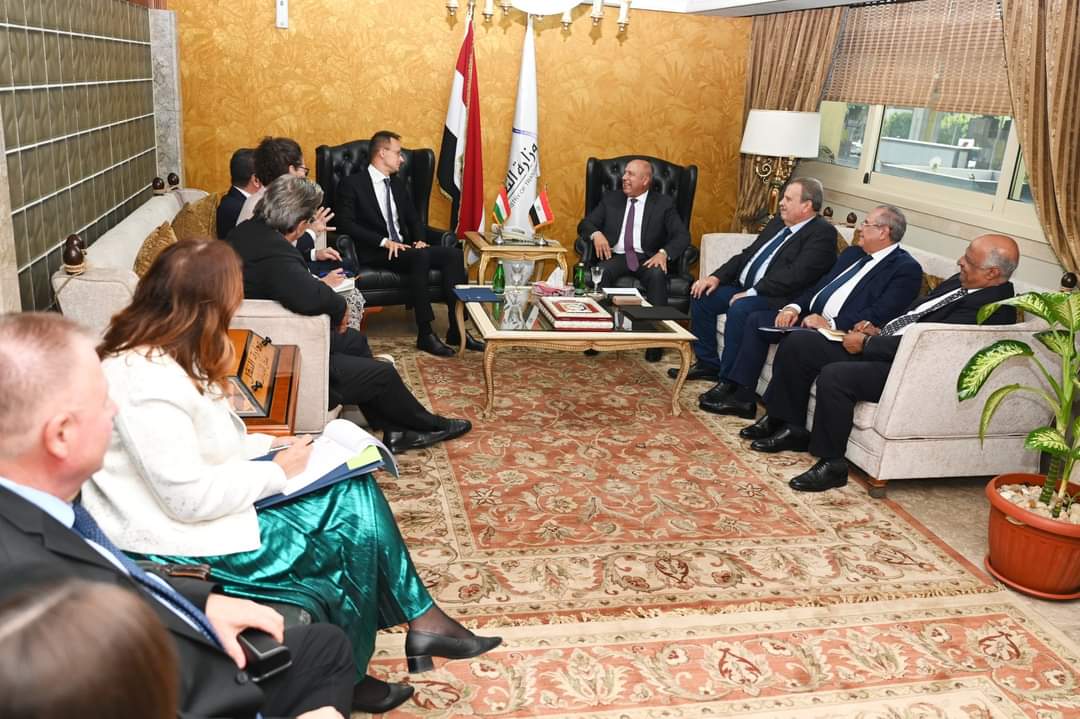 وزير الصناعة والنقل يبحث مع وزير الخارجية والتجارة المجرى التعاون المشترك 