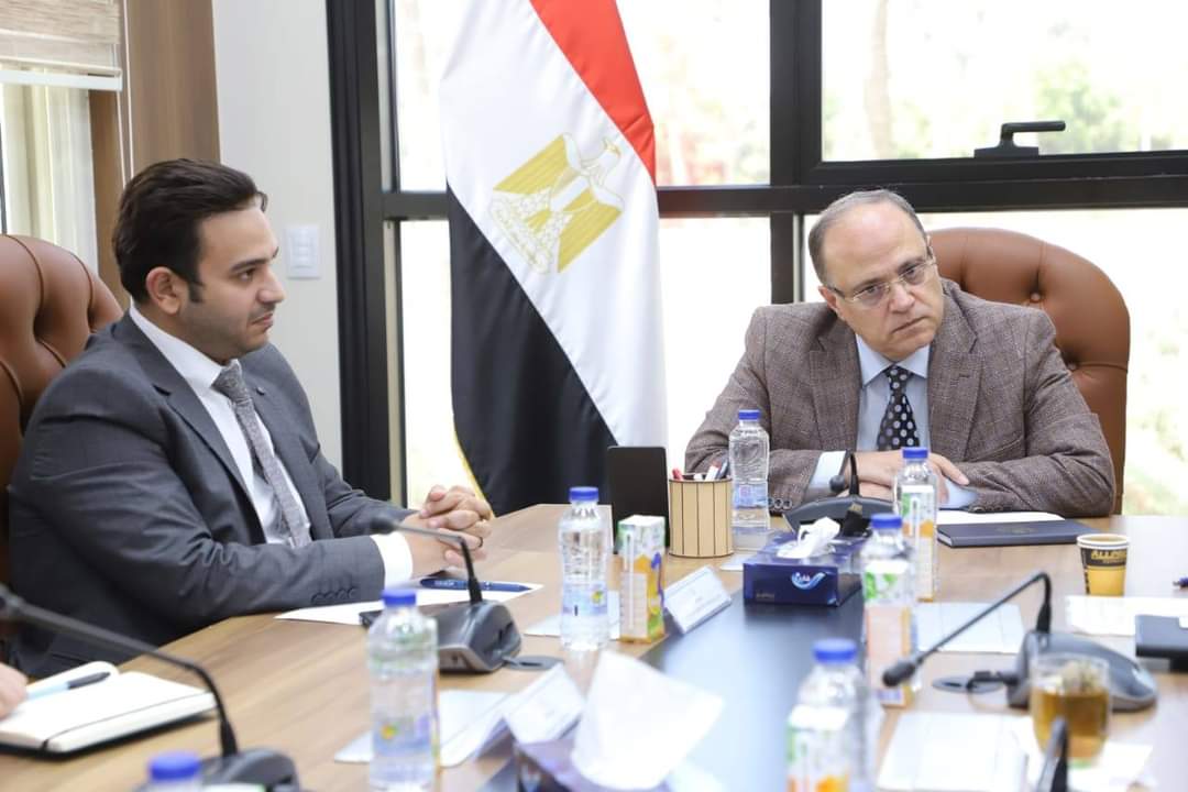 الغمراوى يبحث مع رئيس وممثلى غرفة صناعة الأدوية توطين وتعميق توطين المستحضرات الطبية