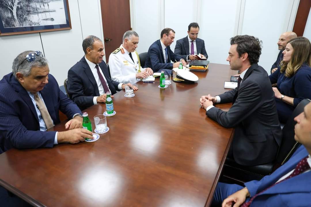 وزير الخارجية .. يجتمع مع أعضاء من مجلسى النواب والشيوخ