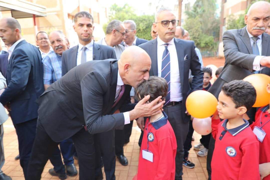 وزير التعليم يتابع انطلاق العام الدراسى الجديد فى 12 مدرسة بسوهاج