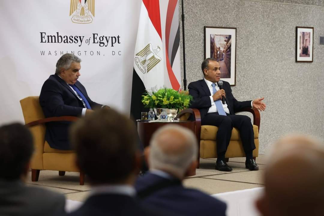 وزير الخارجية يلتقى مع بعض رموز الجالية المصرية في الولايات المتحدة