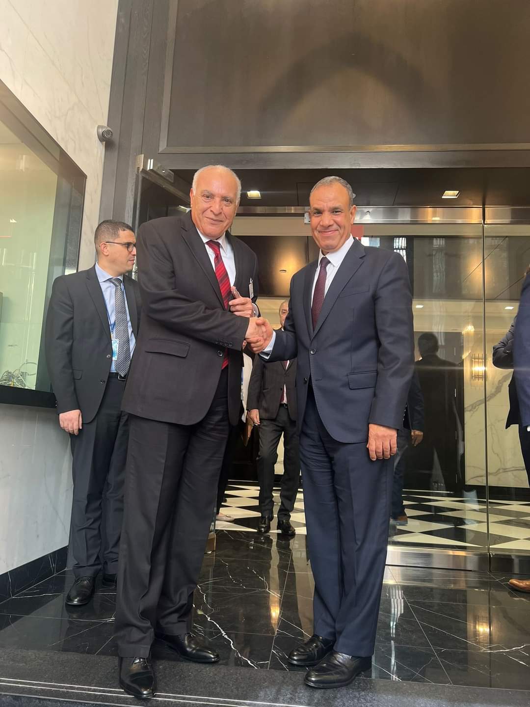 وزير الخارجية بحث مع نظيره الجزائرى القضايا ذات الاهتمام المشترك على الساحتين العربية والأفريقية