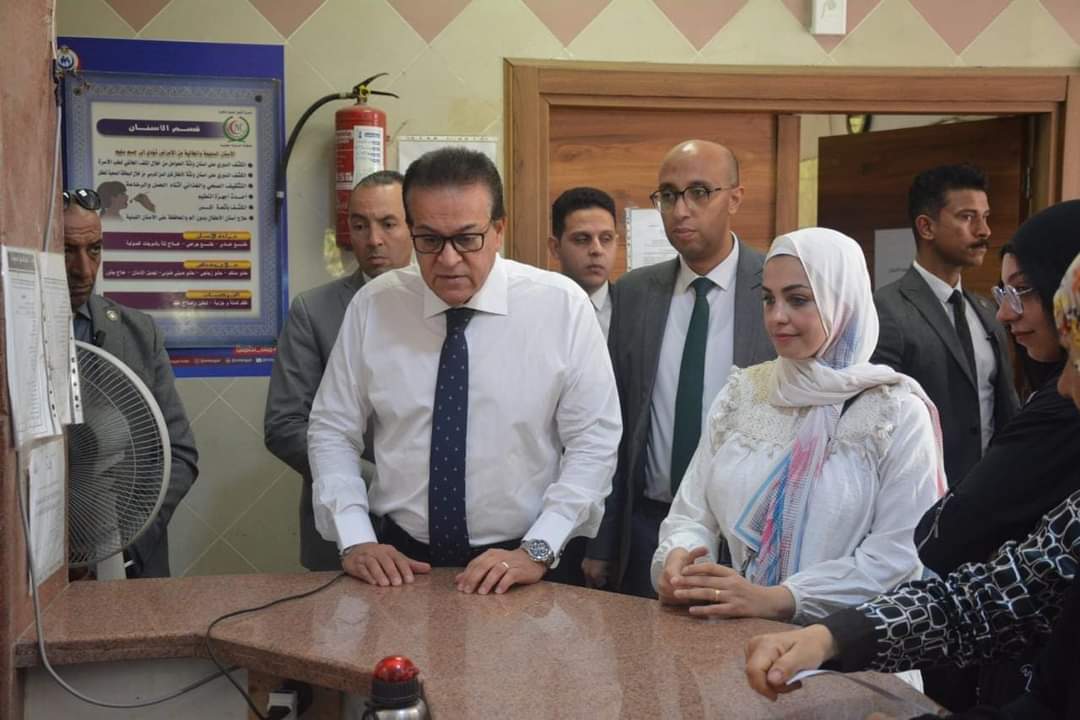 نائب رئيس الوزراء ووزير الصحة : إعفاء مديرة مركز طبي النزهة الجديدة.. لسوء الخدمات