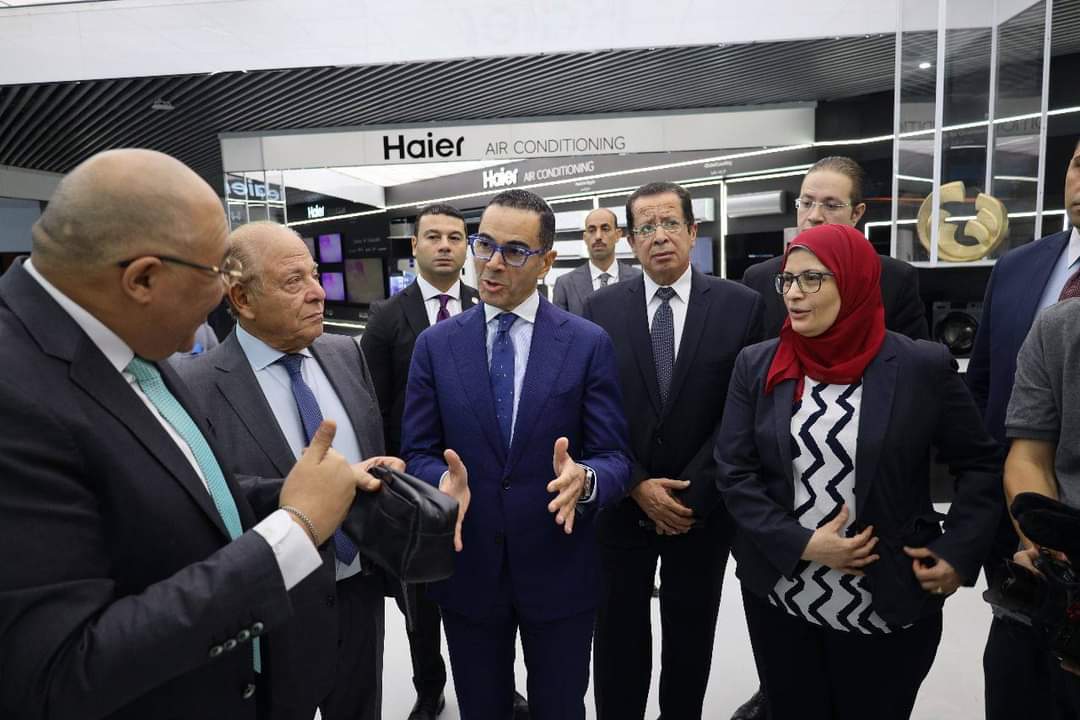 وزير الإستثمار يضع حجر الأساس للمرحلة الثانية لمجمع هاير الصناعى بالعاشر من رمضان