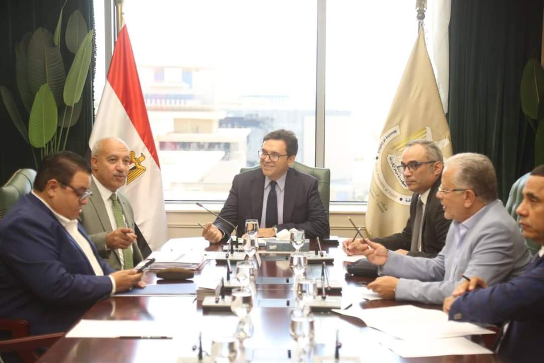 وزير الثقافة يلتقى رؤساء القطاعات لمتابعة تنفيذ المبادرة الرئاسية "بداية جديدة لبناء الإنسان"