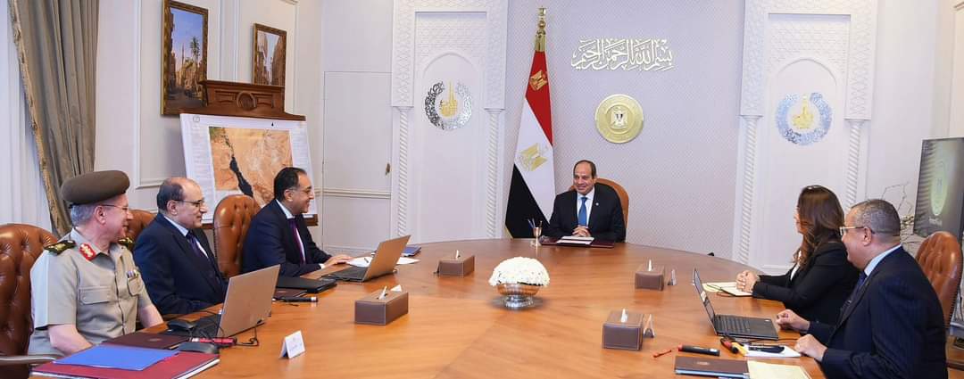 الرئيس يوجه بمواصلة وتكثيف العمل على تعزيز الأداء التنموى والسياحى لجنوب سيناء