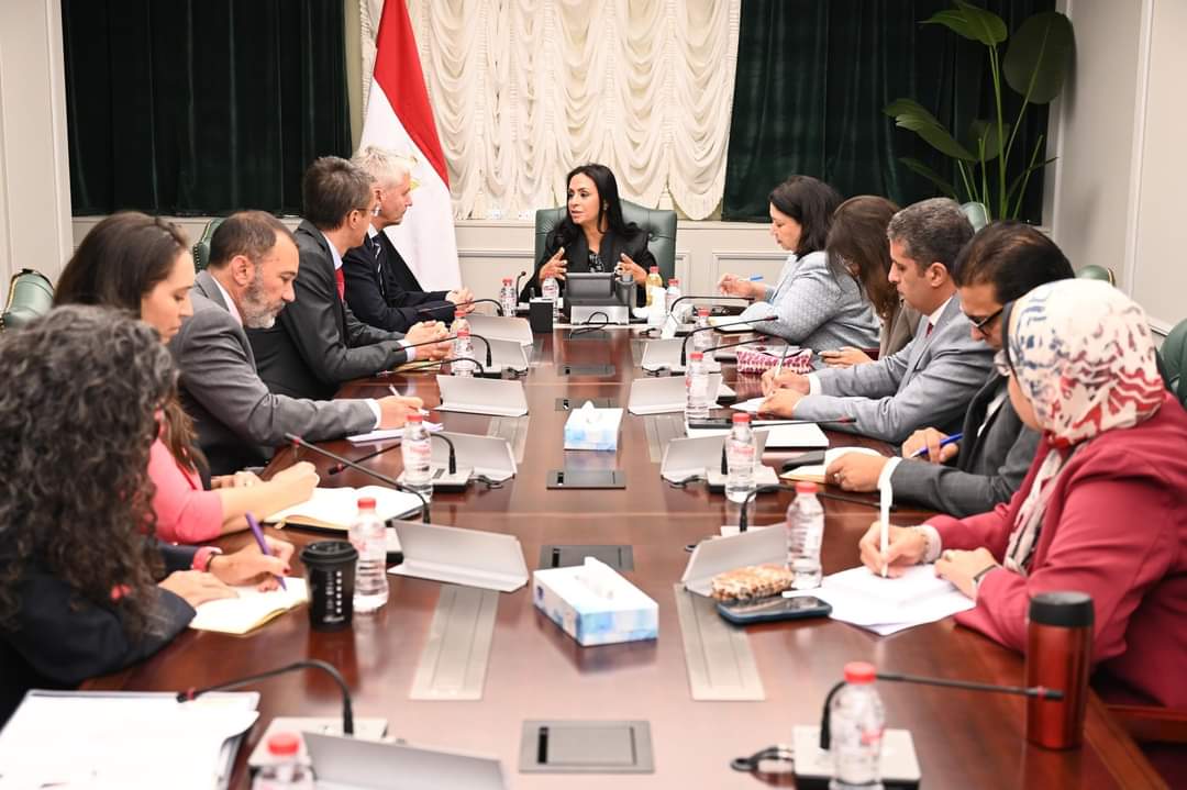 وزيرة التضامن تبحث مع أعضاء بعثة البنك الدولى برامج الحماية الاجتماعية