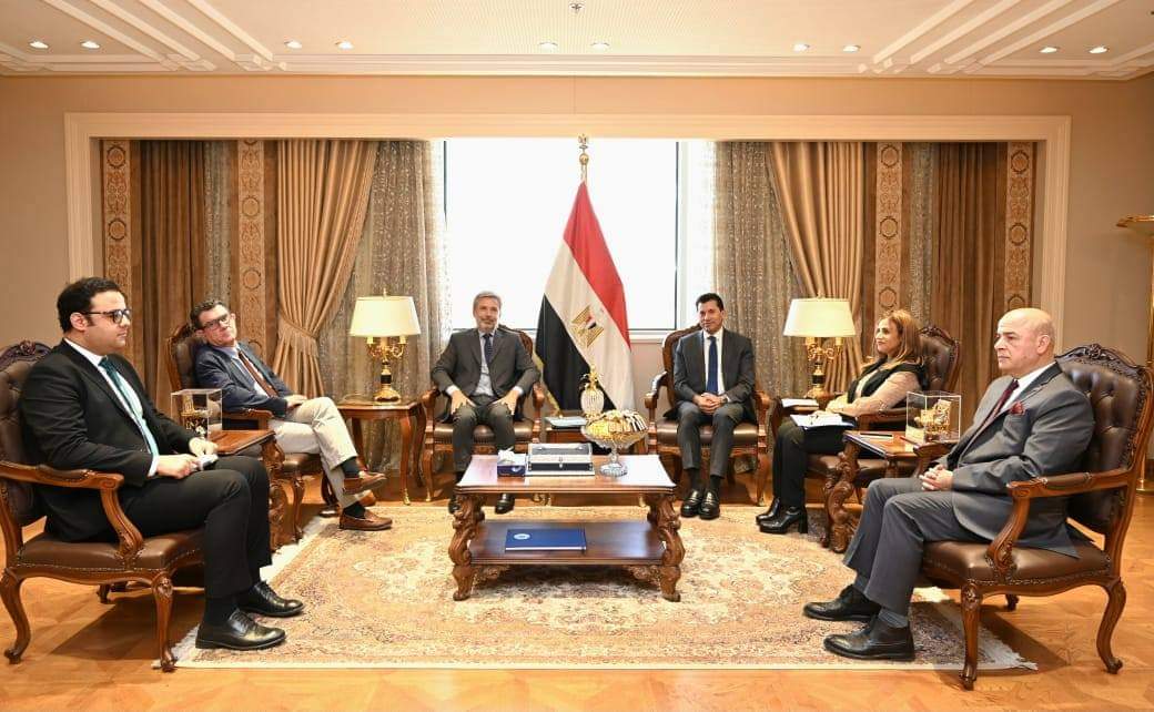 وزير الشباب والرياضة يبحث مع السفير الإيطالى تعزيز التعاون المشترك