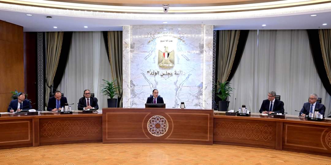 رئيس الوزراء يلتقى السفراء المنقولين لتولى رئاسة البعثات الدبلوماسية والقنصلية المصرية بالخارج