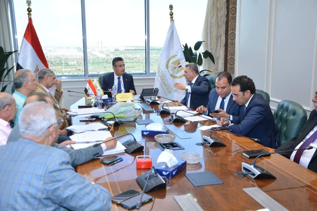 وزير التموين والتجارة الداخلية يلتقي بعدد من أعضاء مجلسى النواب والشيوخ