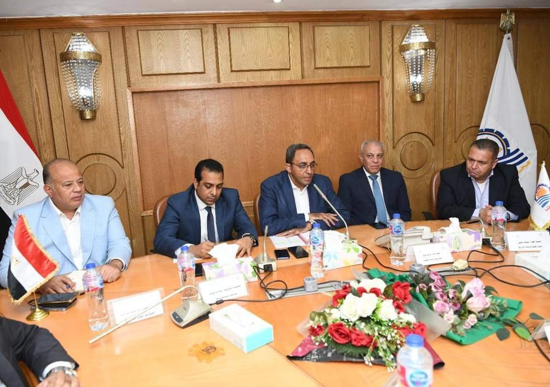 محافظ قنا و رئيس هيئة تنمية الصعيد يبحثان إقامة مشروعات زراعية وسياحية