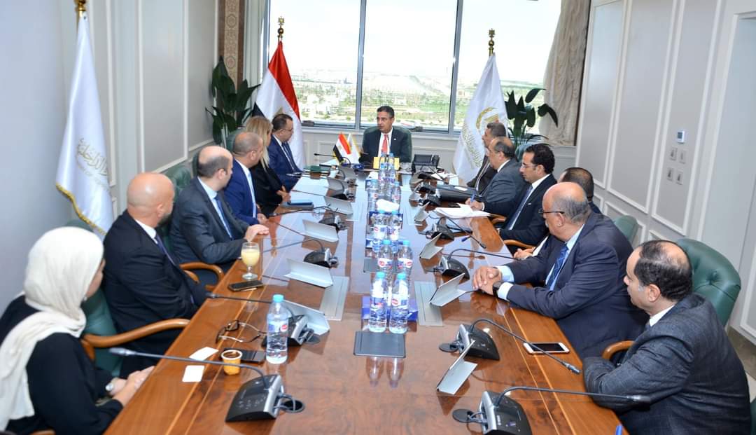 وزير التموين يبحث مع رئيس الهيئة القومية للبريد وممثلى شركة فيزا العالمية أوجه التعاون 