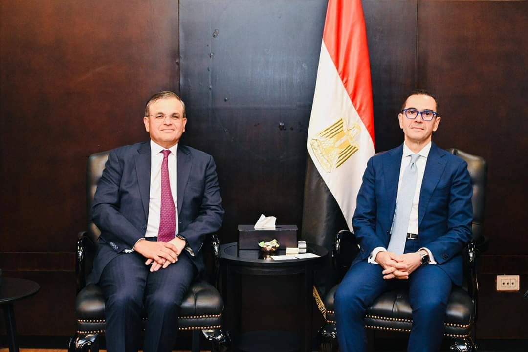 الخطيب : فرص استثمارية متميزة أمام بنك ستاندرد تشارترد العالمى بالسوق المصرى