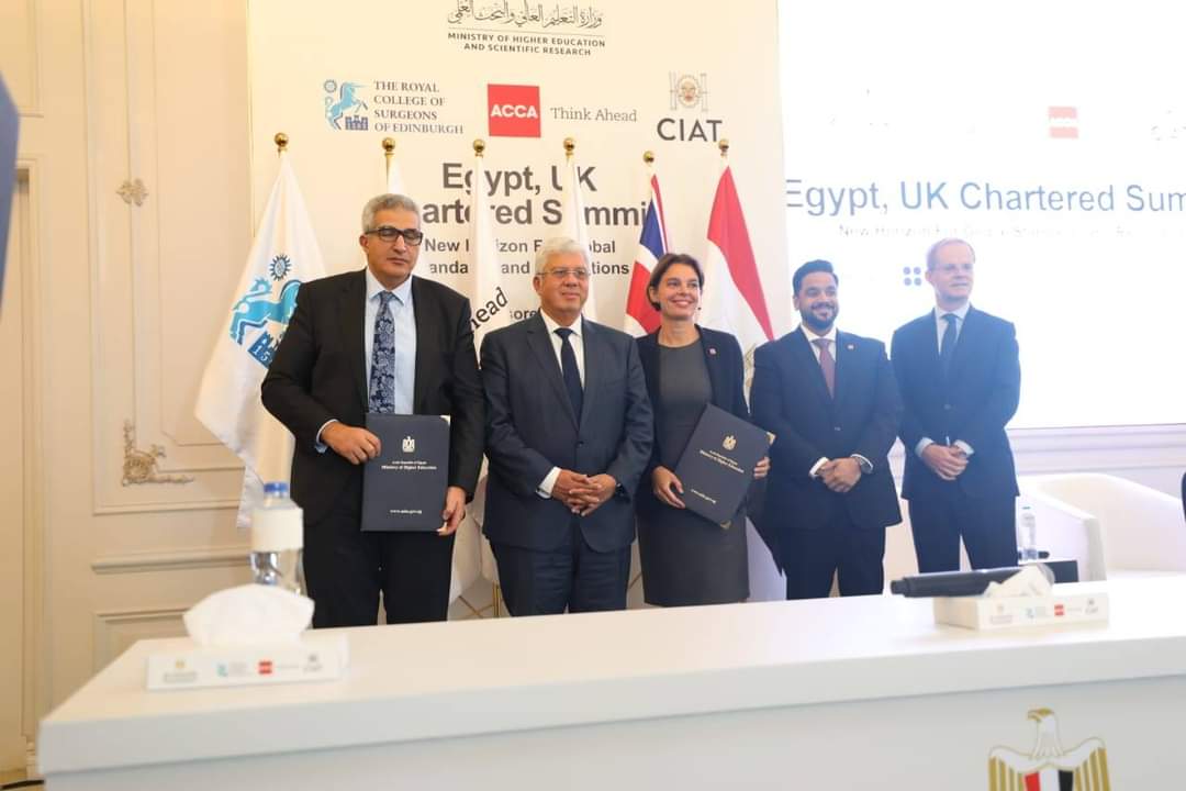 وزير التعليم العالى يشهد توقيع عقود لفتح مكاتب لعدد من هيئات التصنيف والتسجيل البريطانية